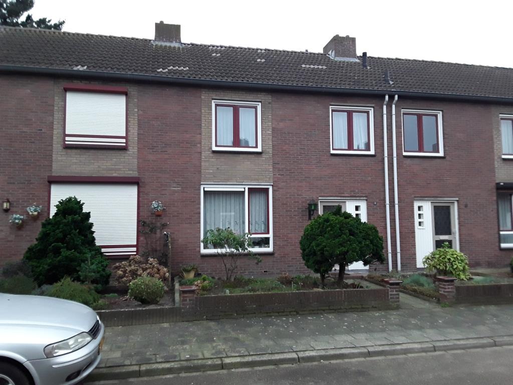 Tussenwoning te huur: Nachtegaalstraat 11, Reuver Reuver