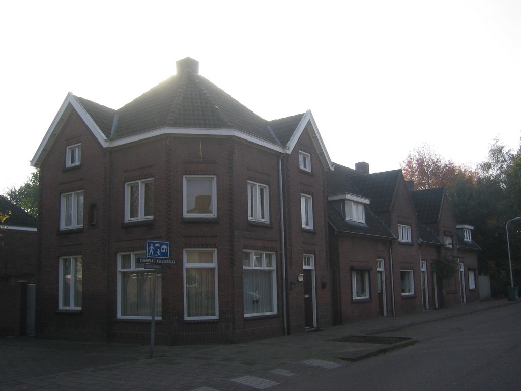 Tussenwoning te huur: Coenraad Abelsstraat 21, Fatima Weert