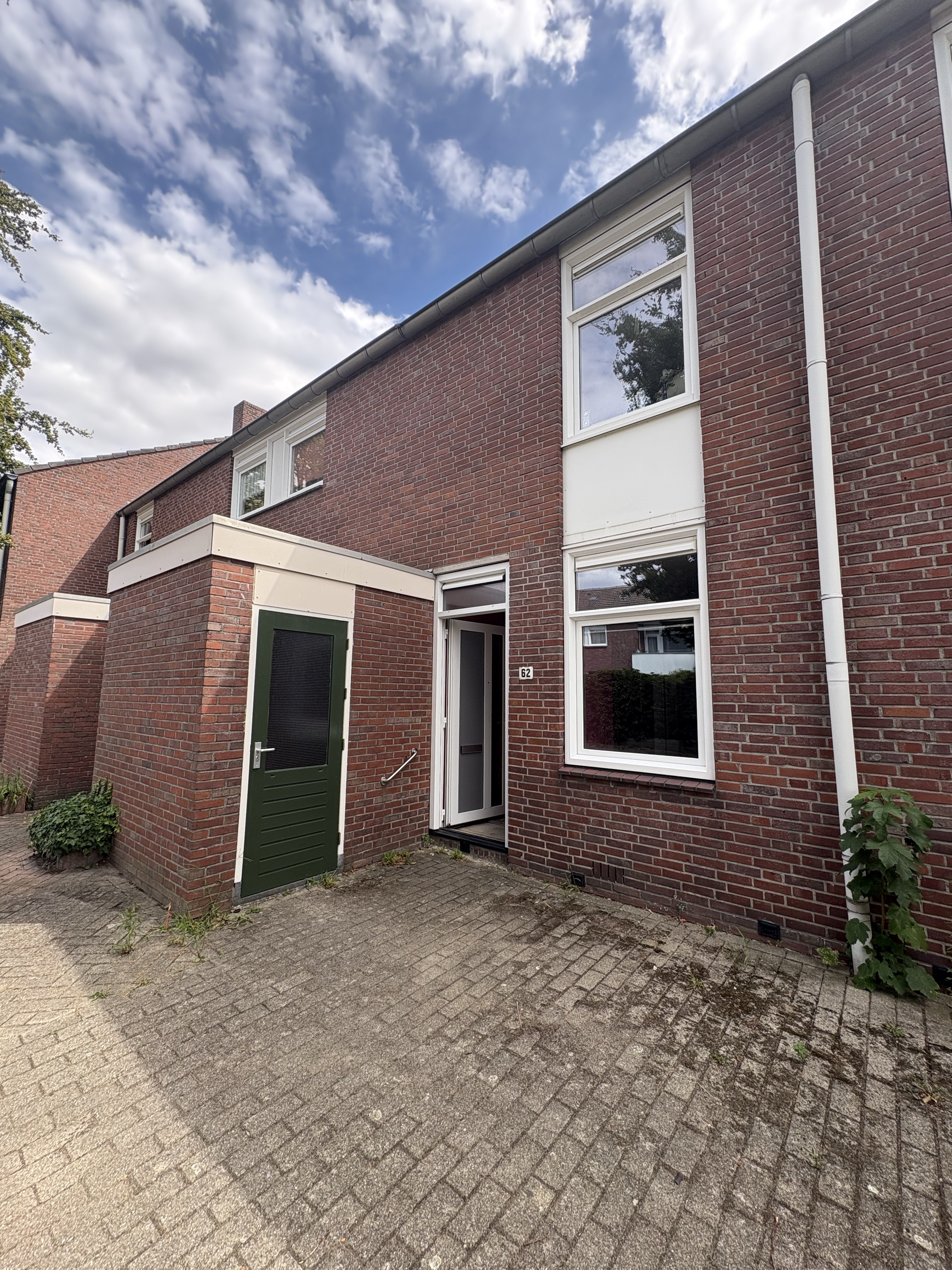 Apartment for rent: Hendrik van Veldekestraat 62, Dr. Schaepmanplein en omgeving Heerlen
