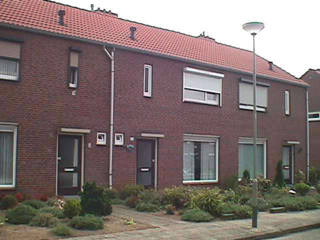 Tussenwoning te huur: Irenestraat 11, Linne Linne