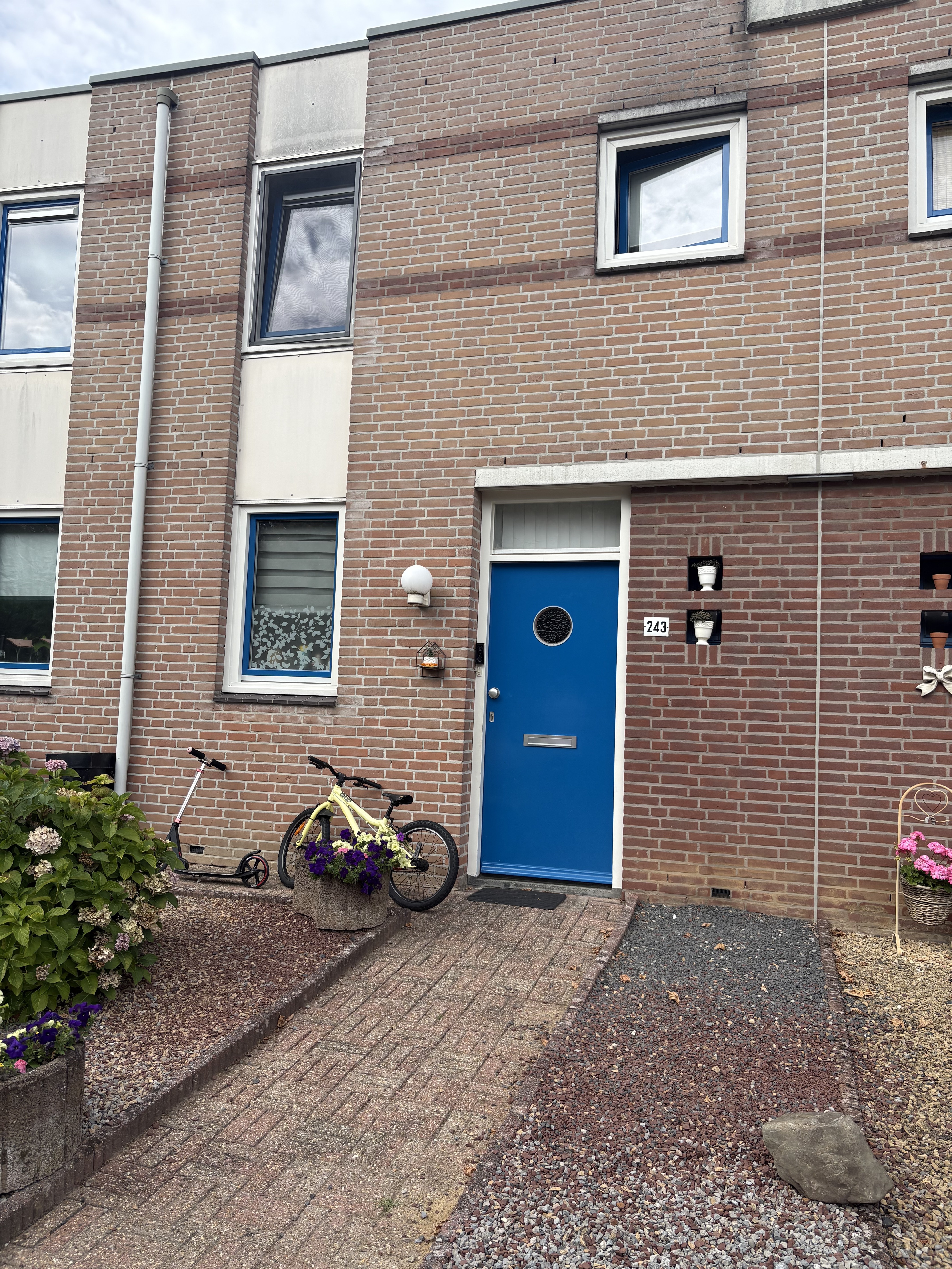 Tussenwoning te huur: Zeskant 243, Zeswegen Heerlen