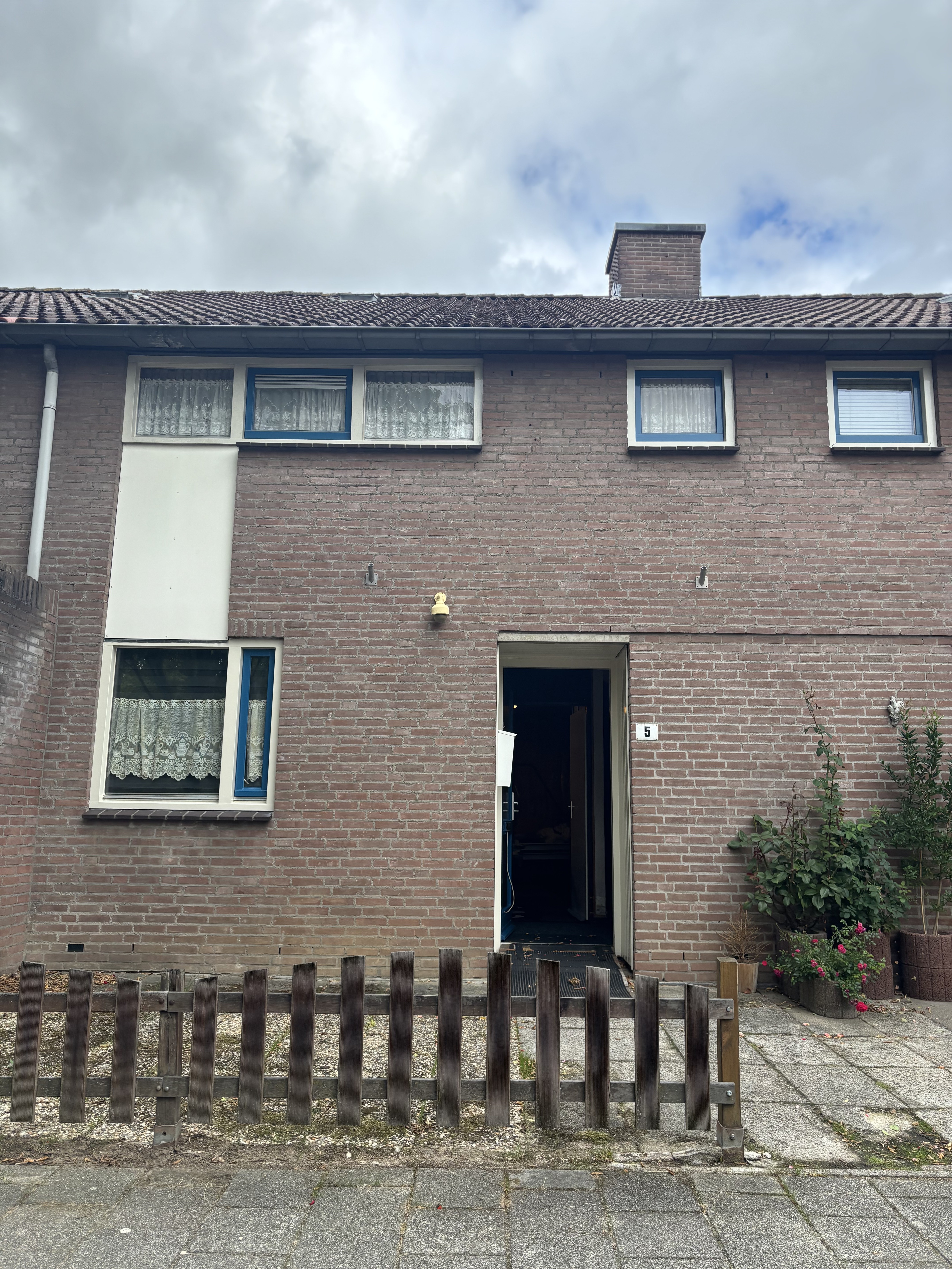 Terraced house for rent: Boven Devoonstraat 5, Zeswegen Heerlen