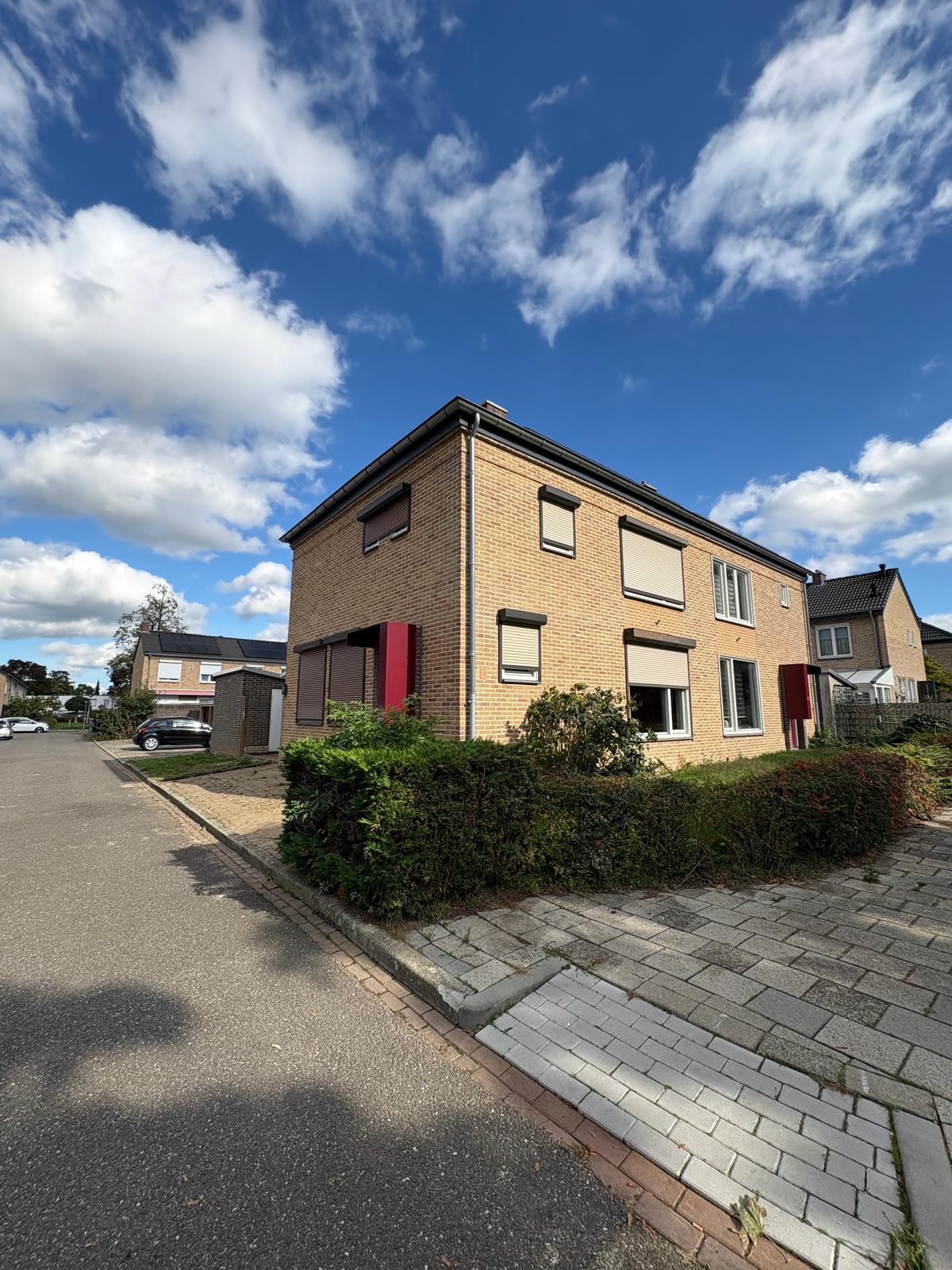 Twee-onder-één-kap te huur: Laurentiusstraat 2, Heerlerheide-Kom Heerlen