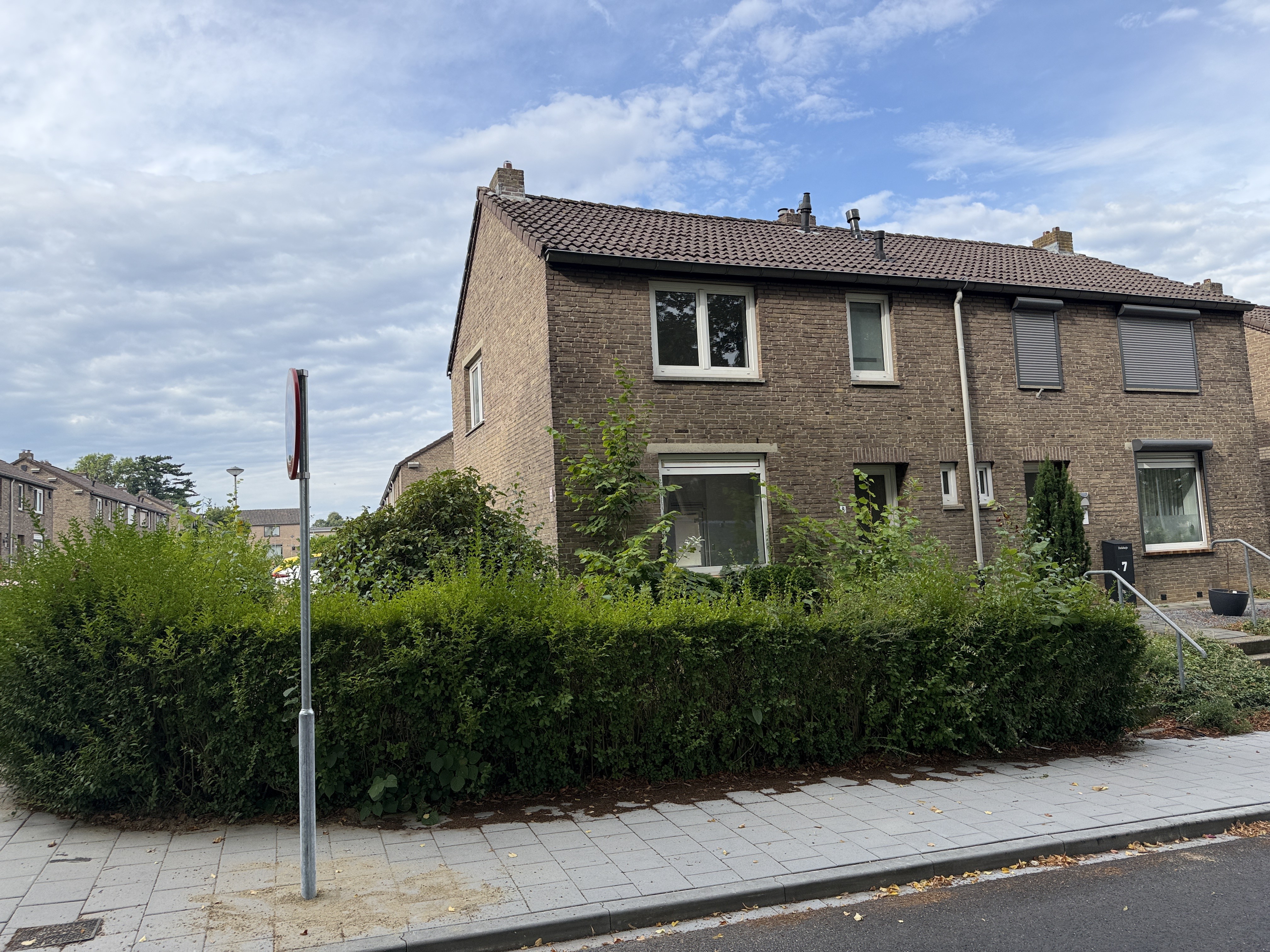 Twee-onder-één-kap te huur: Pancratiusstraat 8, Munstergeleen Munstergeleen