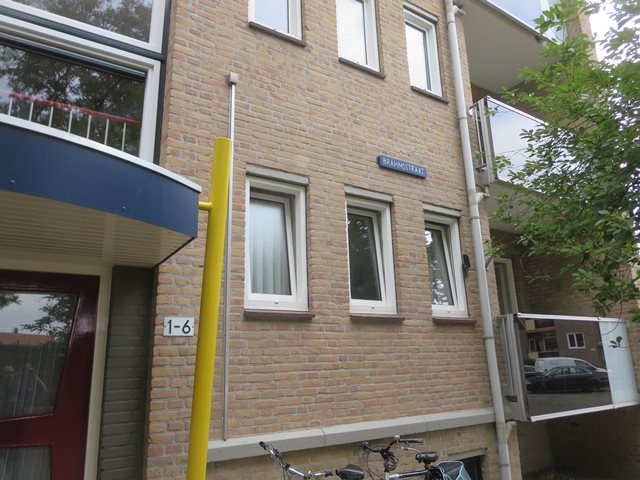 Veestraat 86